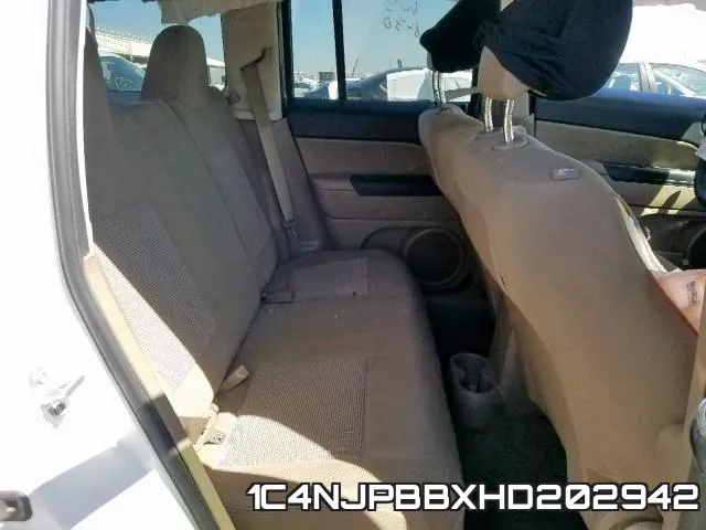 1C4NJPBBXHD202942_6.webp
