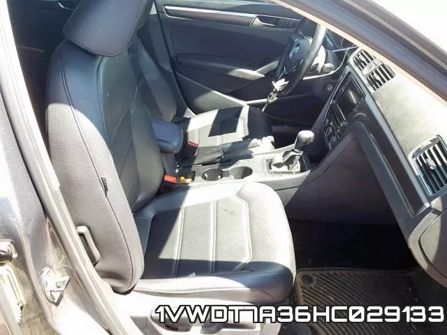 1VWDT7A36HC029133_5.webp