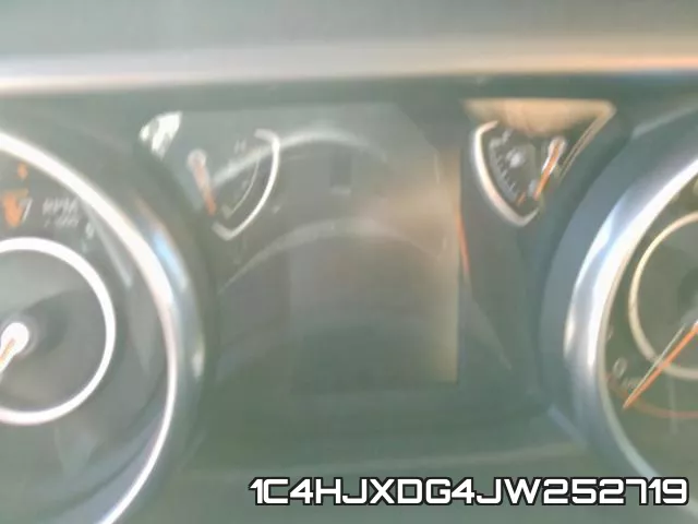 1C4HJXDG4JW252719_8.webp