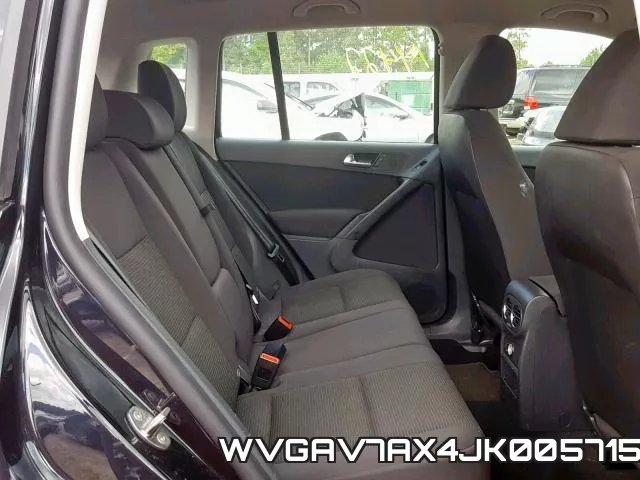 WVGAV7AX4JK005715_6.webp