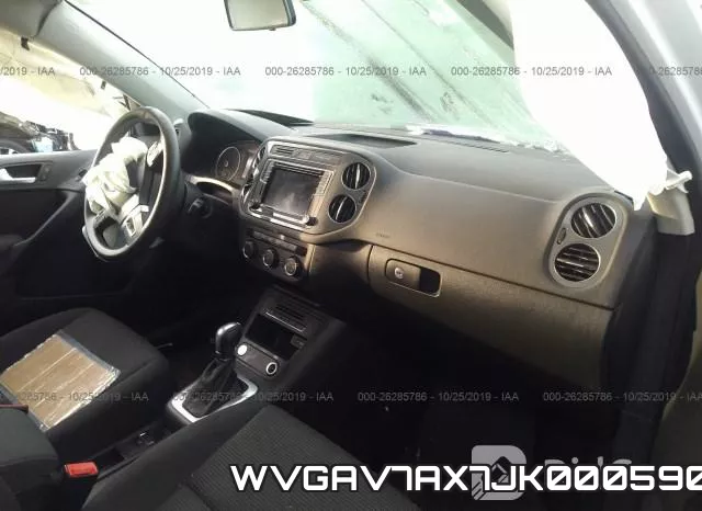 WVGAV7AX7JK000590_5.webp