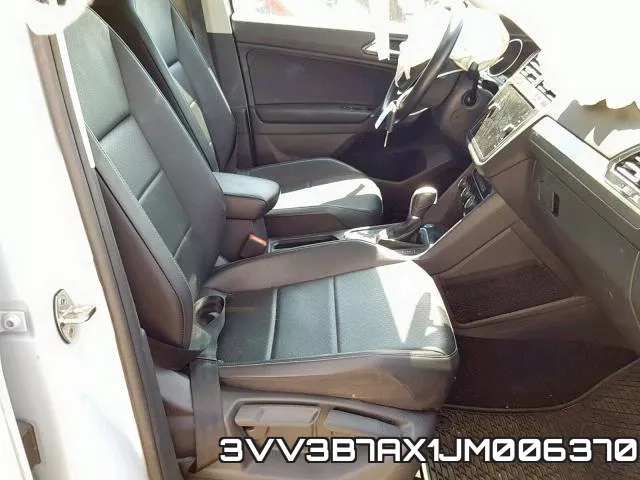 3VV3B7AX1JM006370_5.webp