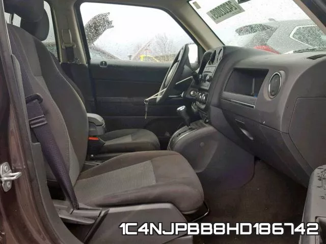 1C4NJPBB8HD186742_5.webp
