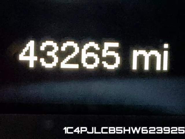 1C4PJLCB5HW623925_8.webp