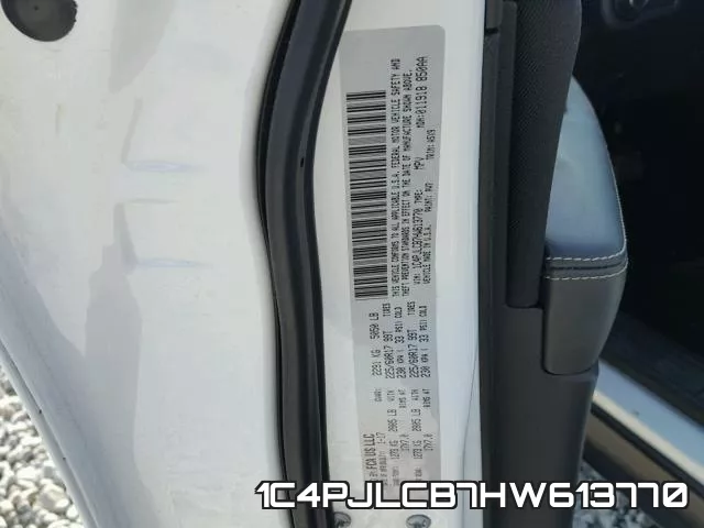 1C4PJLCB7HW613770_10.webp