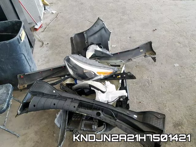 KNDJN2A21H7501421_9.webp