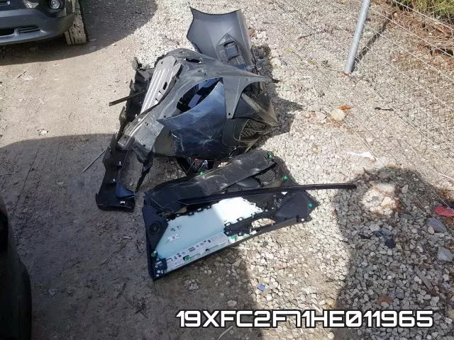 19XFC2F71HE011965_9.webp