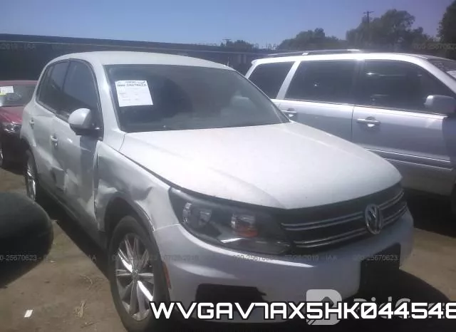 WVGAV7AX5HK044548_1.webp