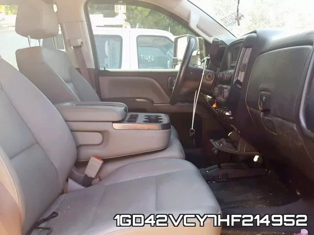 1GD42VCY7HF214952_5.webp