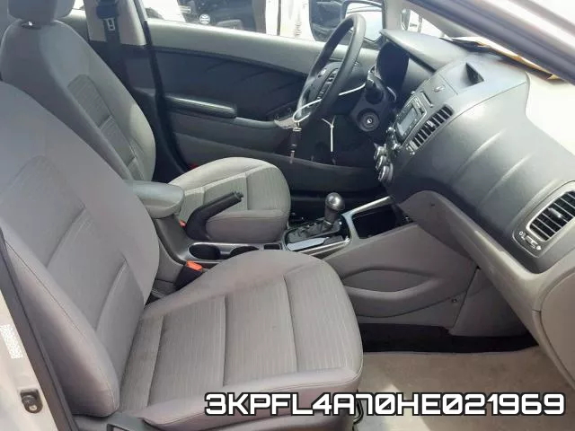 3KPFL4A70HE021969_5.webp
