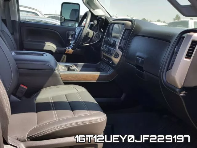 1GT12UEY0JF229197_5.webp