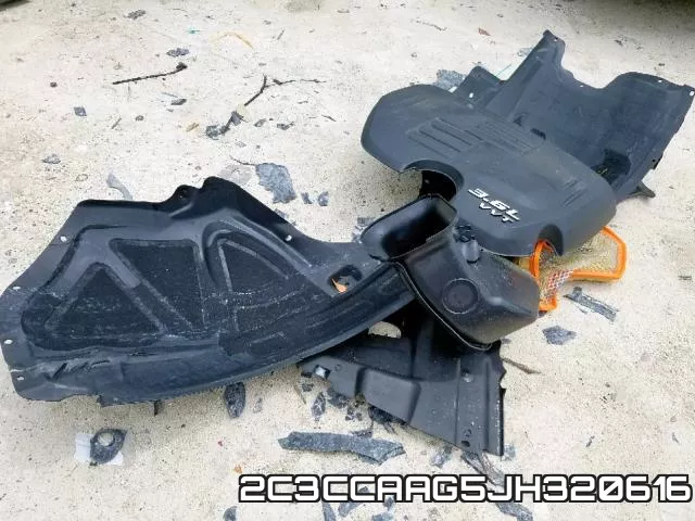 2C3CCAAG5JH320616_9.webp