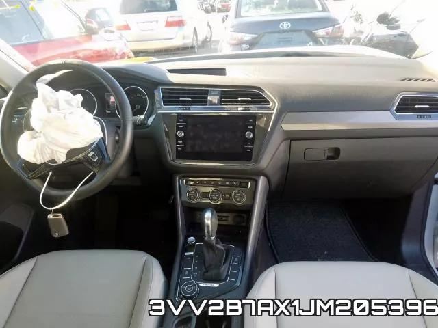 3VV2B7AX1JM205396_9.webp
