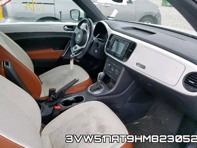 3VW517AT9HM823052_5.webp