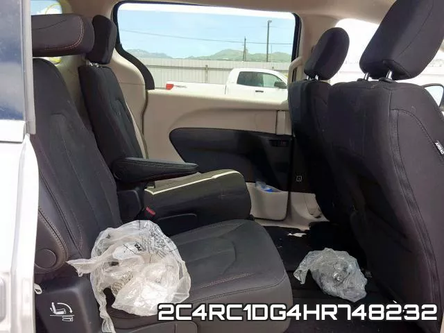 2C4RC1DG4HR748232_6.webp