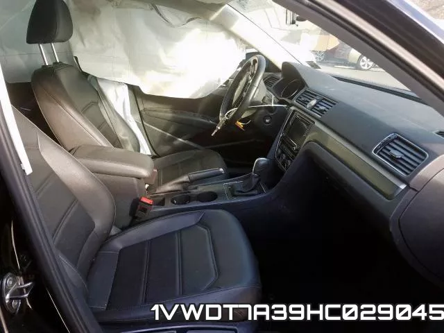 1VWDT7A39HC029045_5.webp