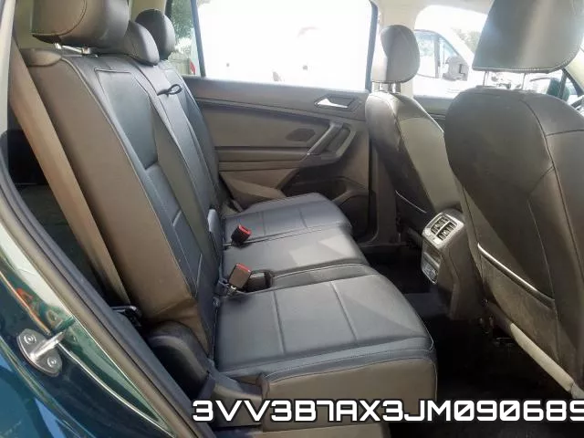 3VV3B7AX3JM090689_6.webp