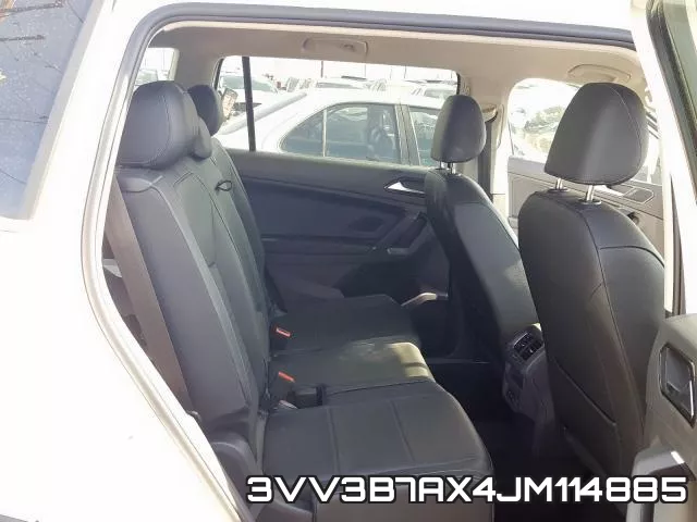 3VV3B7AX4JM114885_6.webp