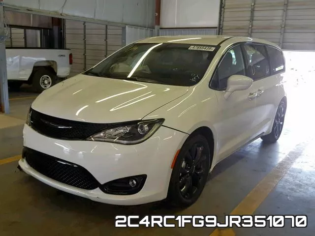2C4RC1FG9JR351070_2.webp