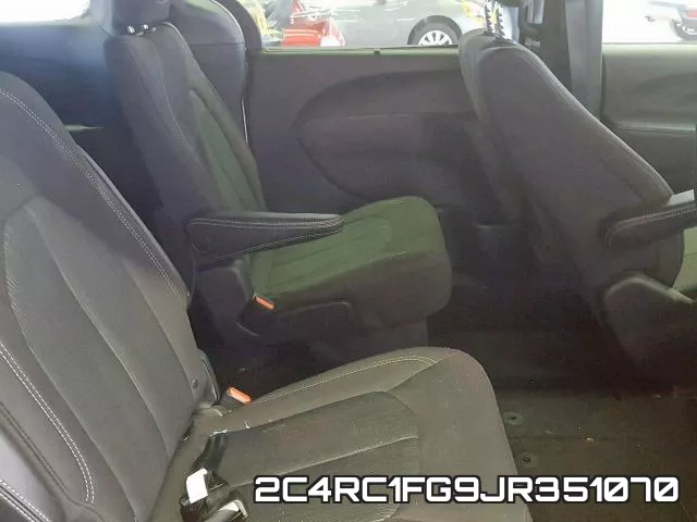 2C4RC1FG9JR351070_6.webp