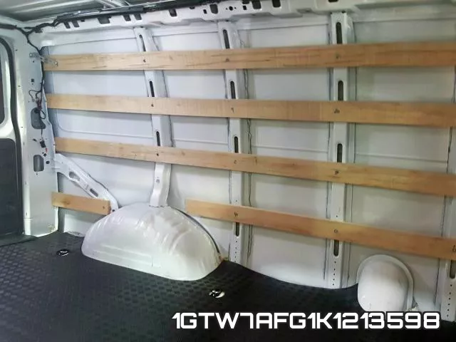 1GTW7AFG1K1213598_6.webp