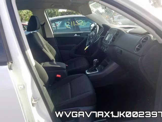 WVGAV7AX1JK002397_5.webp