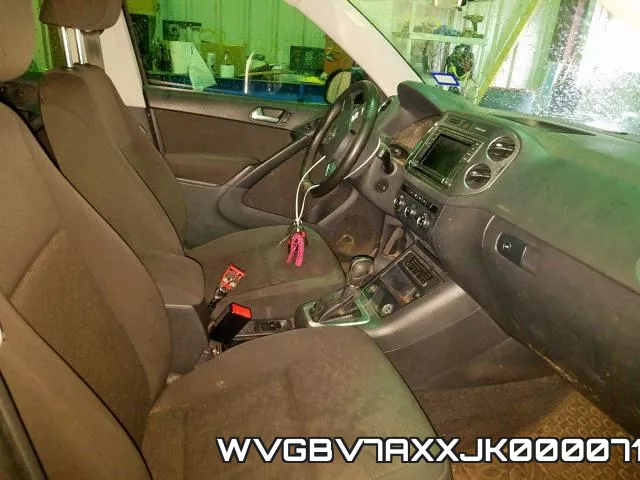 WVGBV7AXXJK000071_5.webp