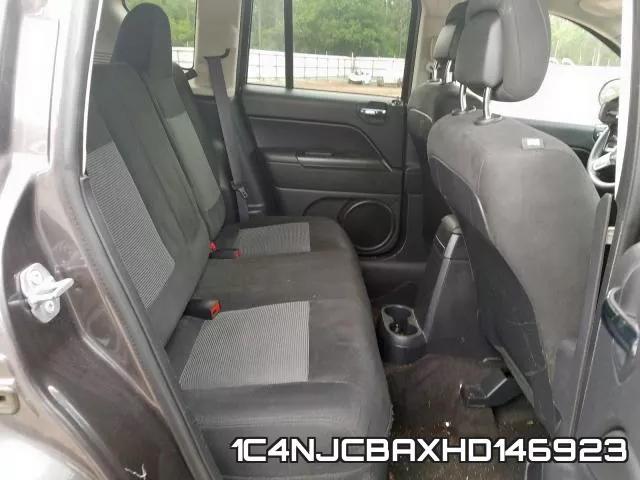 1C4NJCBAXHD146923_6.webp