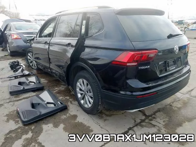 3VV0B7AX1JM123028_3.webp