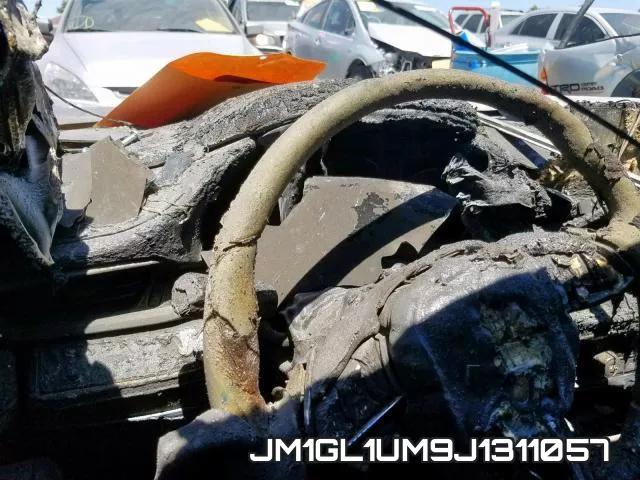 JM1GL1UM9J1311057_8.webp