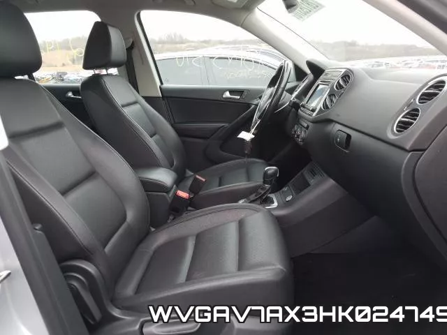 WVGAV7AX3HK024749_5.webp