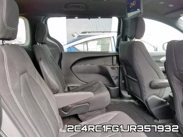 2C4RC1FG1JR357932_6.webp