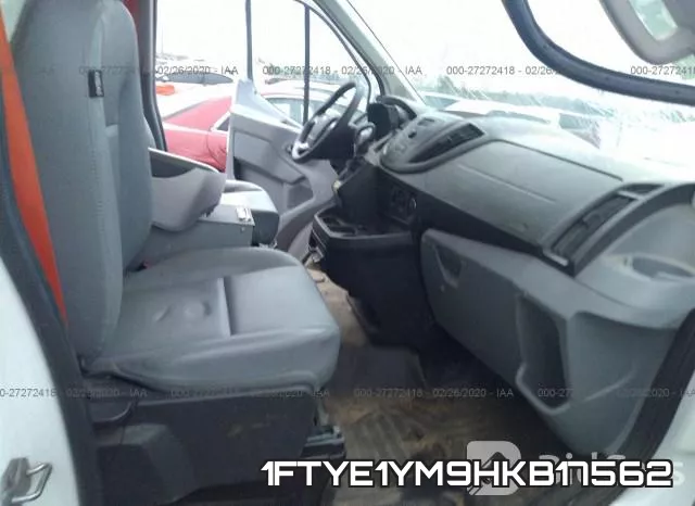 1FTYE1YM9HKB17562_5.webp
