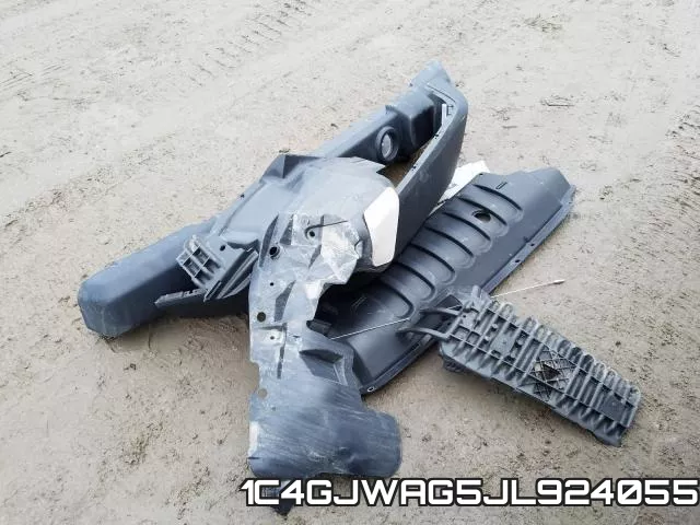 1C4GJWAG5JL924055_9.webp