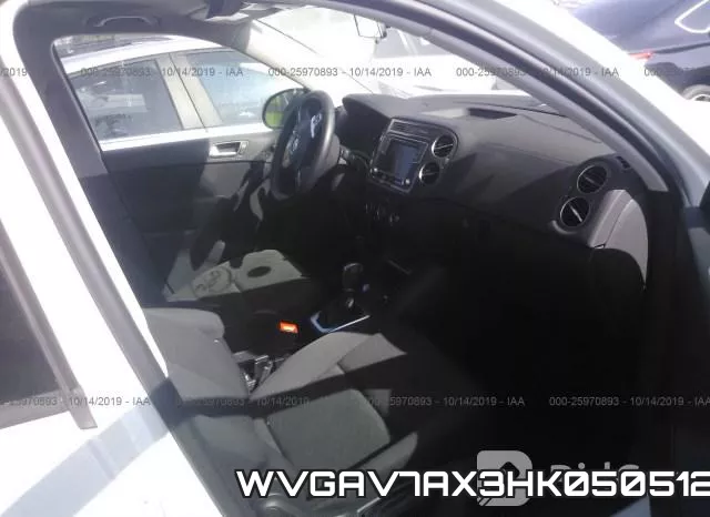 WVGAV7AX3HK050512_5.webp