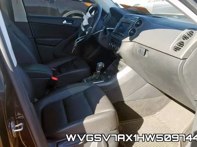 WVGSV7AX1HW509744_5.webp