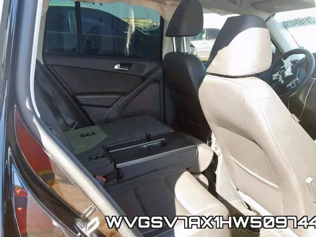 WVGSV7AX1HW509744_6.webp