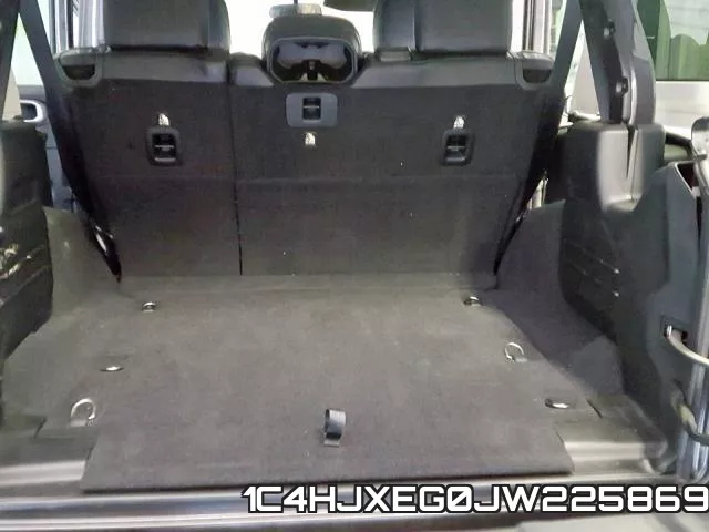 1C4HJXEG0JW225869_9.webp
