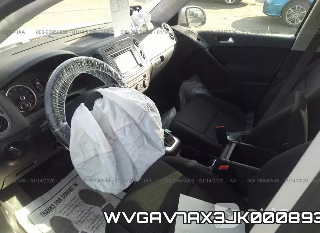 WVGAV7AX3JK000893_5.webp