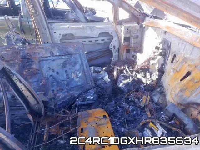 2C4RC1DGXHR835634_5.webp