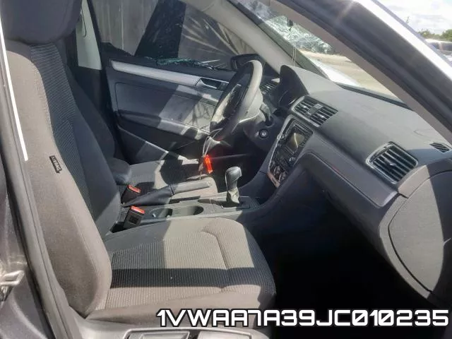 1VWAA7A39JC010235_5.webp