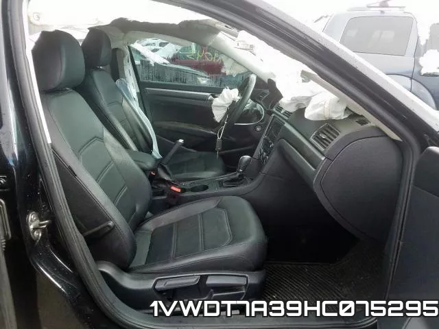 1VWDT7A39HC075295_5.webp