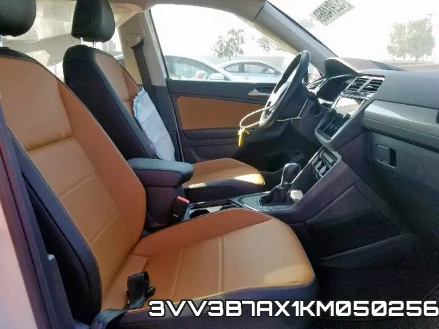 3VV3B7AX1KM050256_5.webp