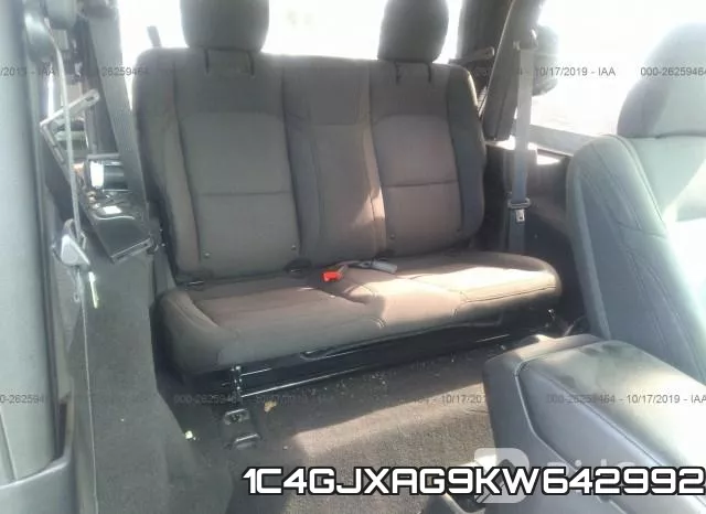 1C4GJXAG9KW642992_8.webp