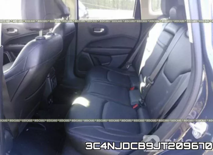 3C4NJDCB9JT209670_8.webp