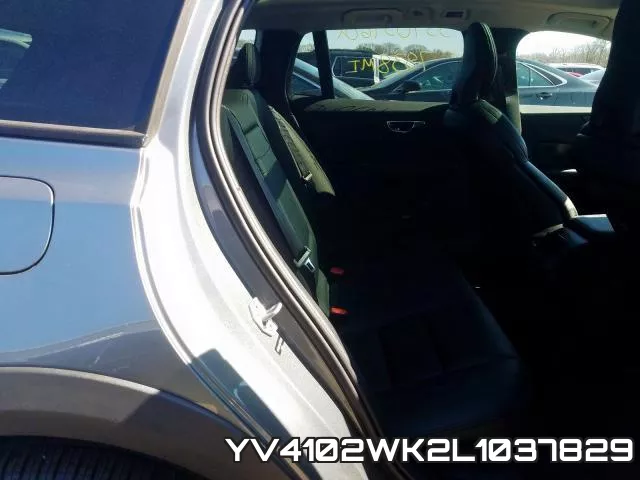 YV4102WK2L1037829_6.webp