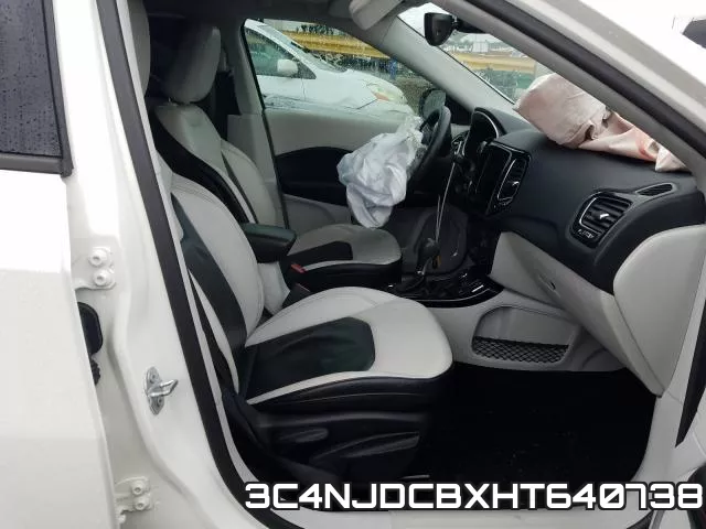 3C4NJDCBXHT640738_5.webp