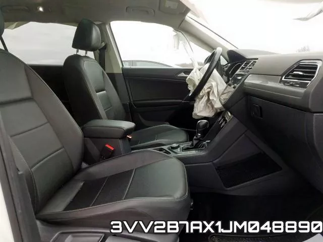 3VV2B7AX1JM048890_5.webp