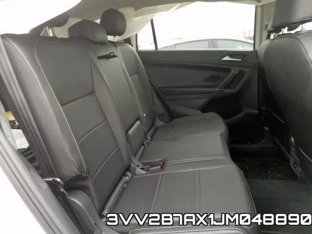 3VV2B7AX1JM048890_6.webp