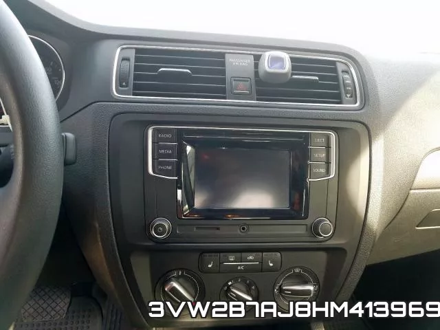 3VW2B7AJ8HM413969_9.webp